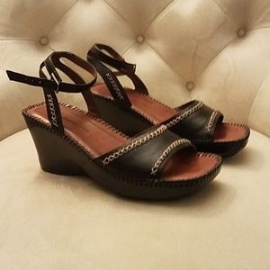 NWT Naturalizer Wedge heel black sandal